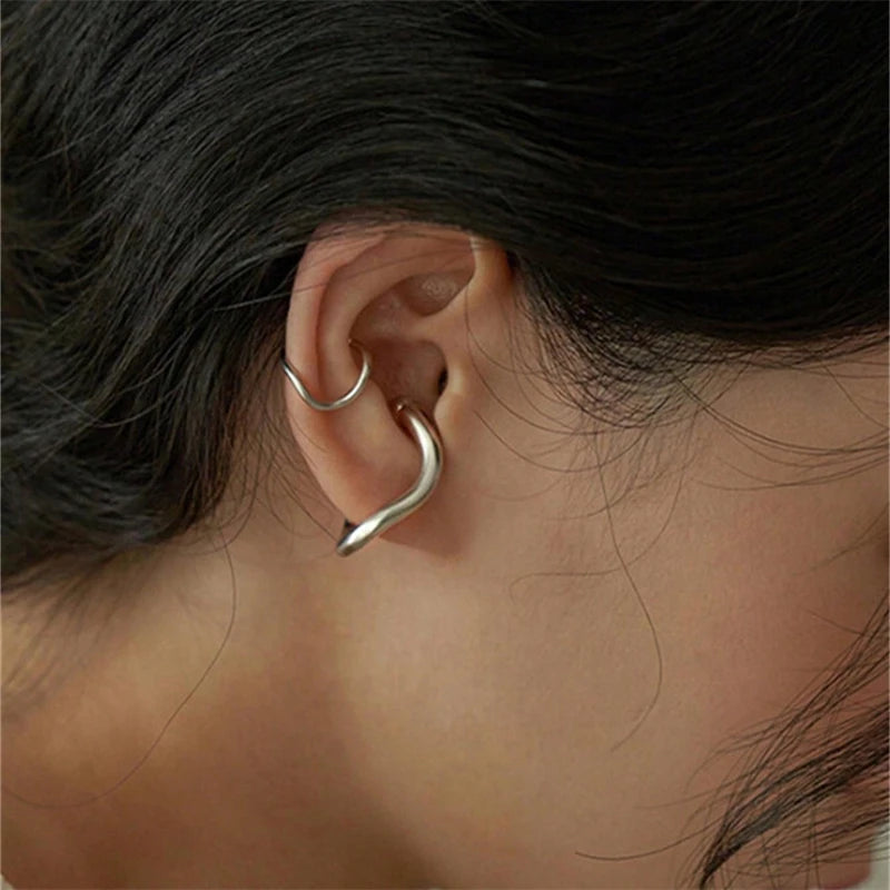 Set of 2 irregular twisted ear clips, personalized earrings for women, versatile for daily use, gift giving in the Middle East